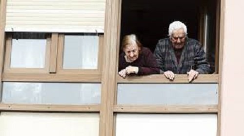 La desigualdad, la pobreza, la pérdida de autonomía y la soledad, los mayores riesgos del envejecimiento
