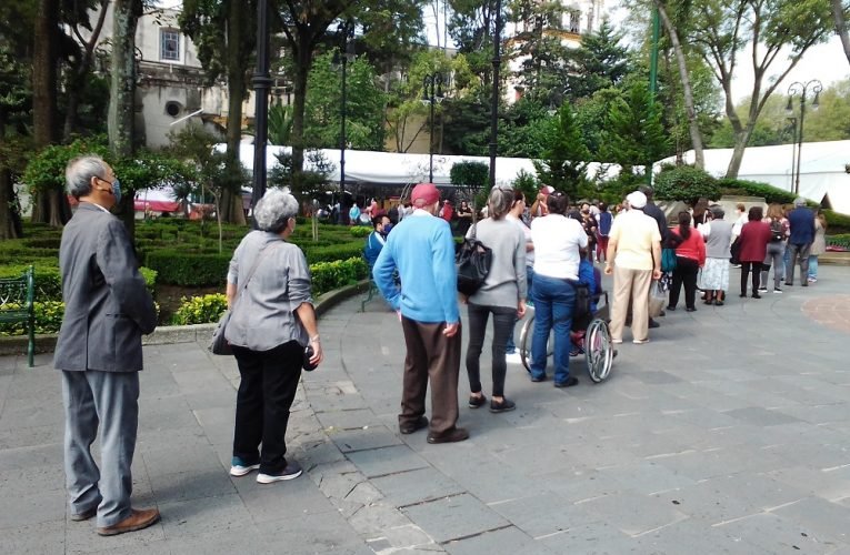 “Las que se podían contagiar y morir”, el estigma del virus sobre las personas mayores